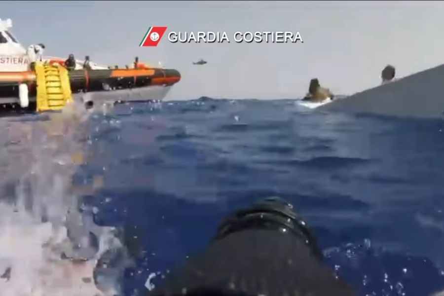 Altri 21 morti al largo di Lampedusa, 3 bambini. I naufragi di migranti non fanno più notizia