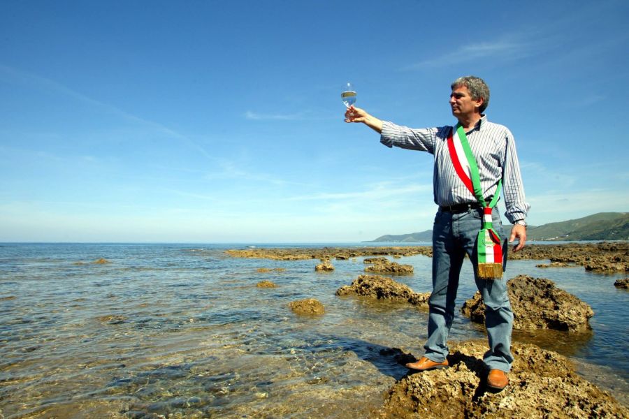 Quattro arresti per l’omicidio del sindaco pescatore di Pollica Angelo Vassallo