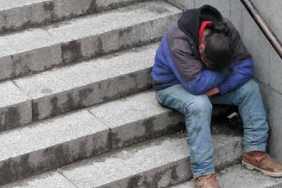 Non solo disoccupati o stranieri, oggi la povertà cresce anche tra chi lavora. Il 40% è giovane